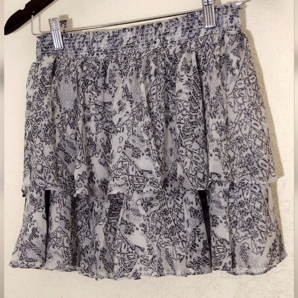 Ramy Brook Silk Elegant Black and White Patterned Mini Skirt - Picture 3 of 8